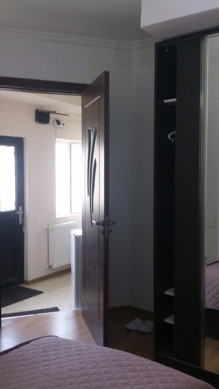 Guest House Madonna Тбилиси Екстериор снимка