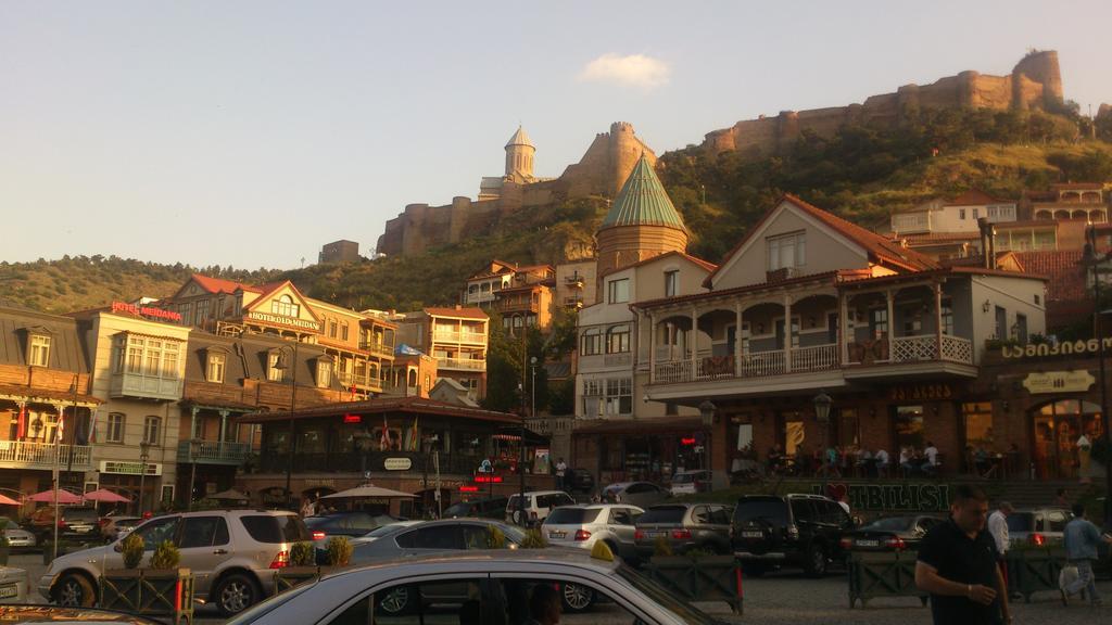 Guest House Madonna Тбилиси Екстериор снимка