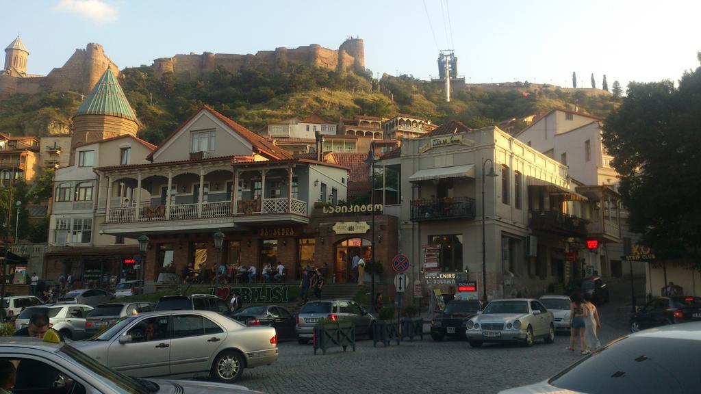 Guest House Madonna Тбилиси Екстериор снимка