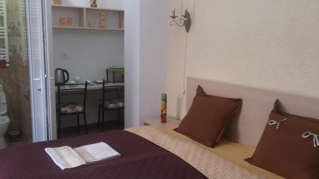 Guest House Madonna Тбилиси Екстериор снимка