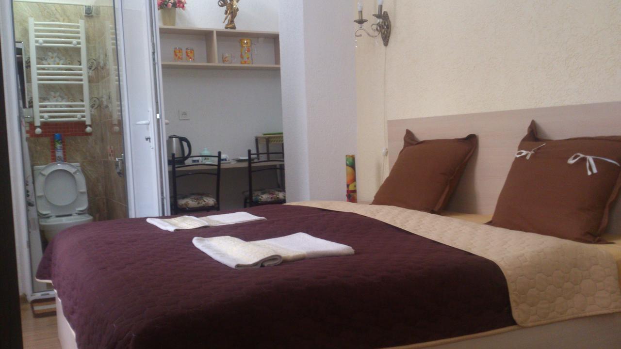 Guest House Madonna Тбилиси Екстериор снимка