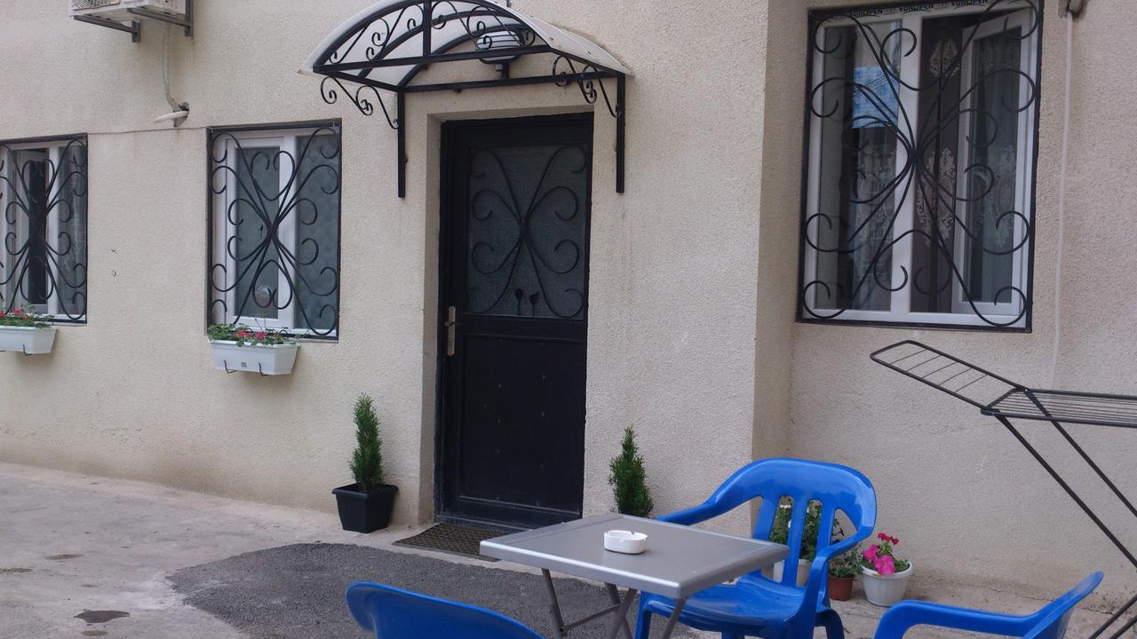 Guest House Madonna Тбилиси Екстериор снимка