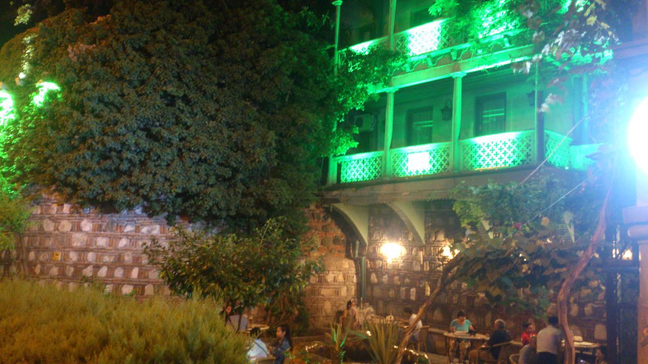 Guest House Madonna Тбилиси Екстериор снимка